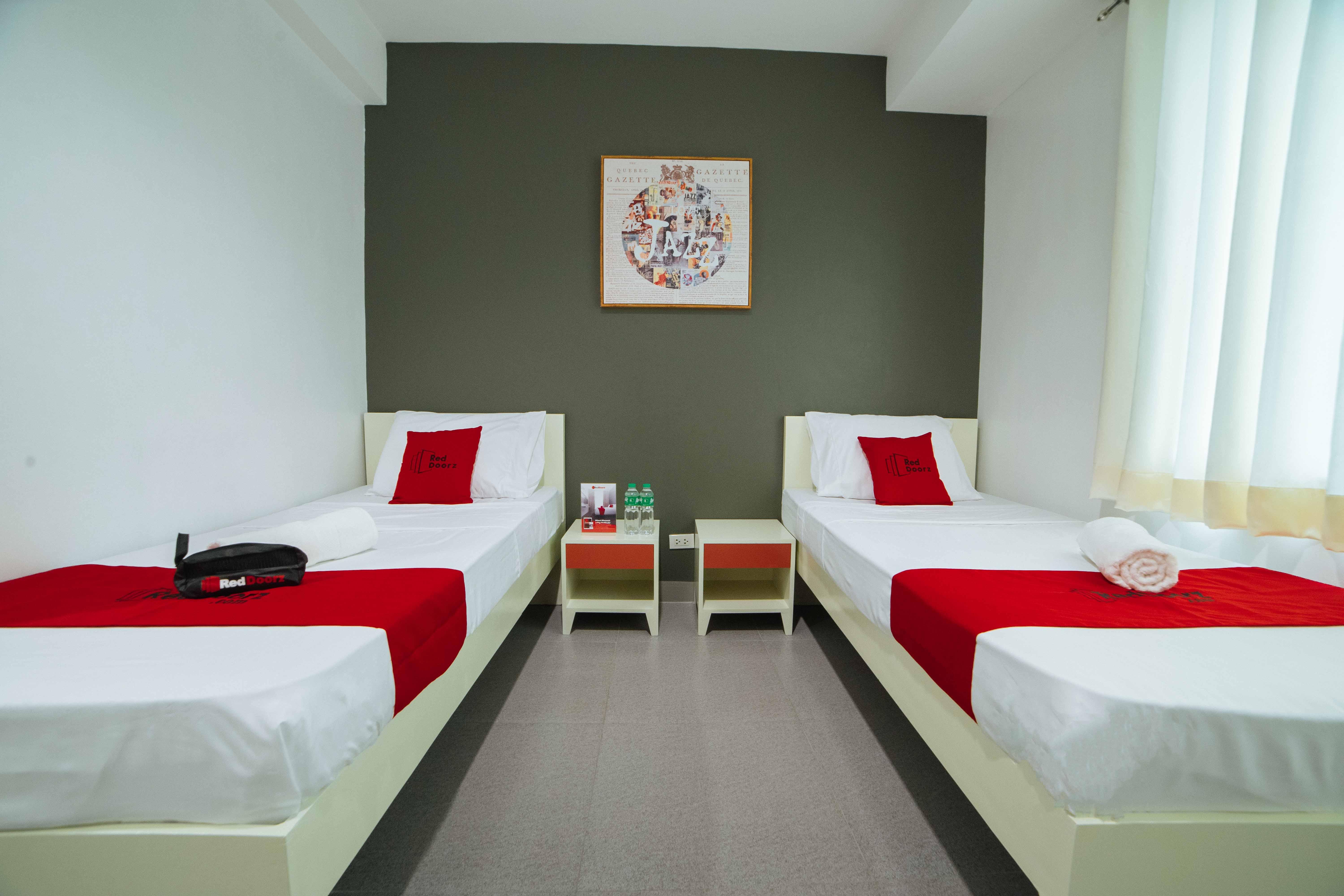 Reddoorz Plus @ Roxas Street Davao City Екстериор снимка