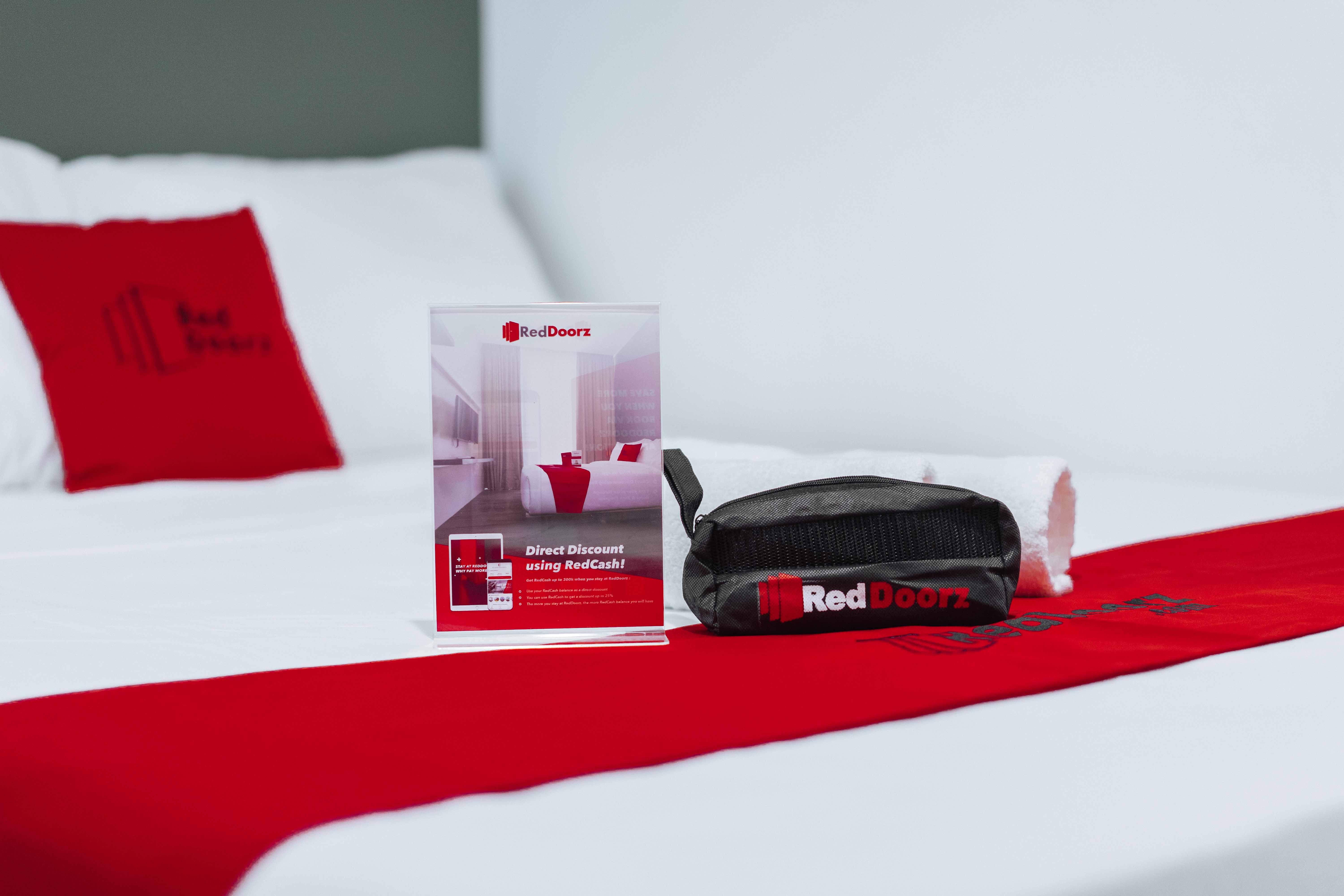 Reddoorz Plus @ Roxas Street Davao City Екстериор снимка