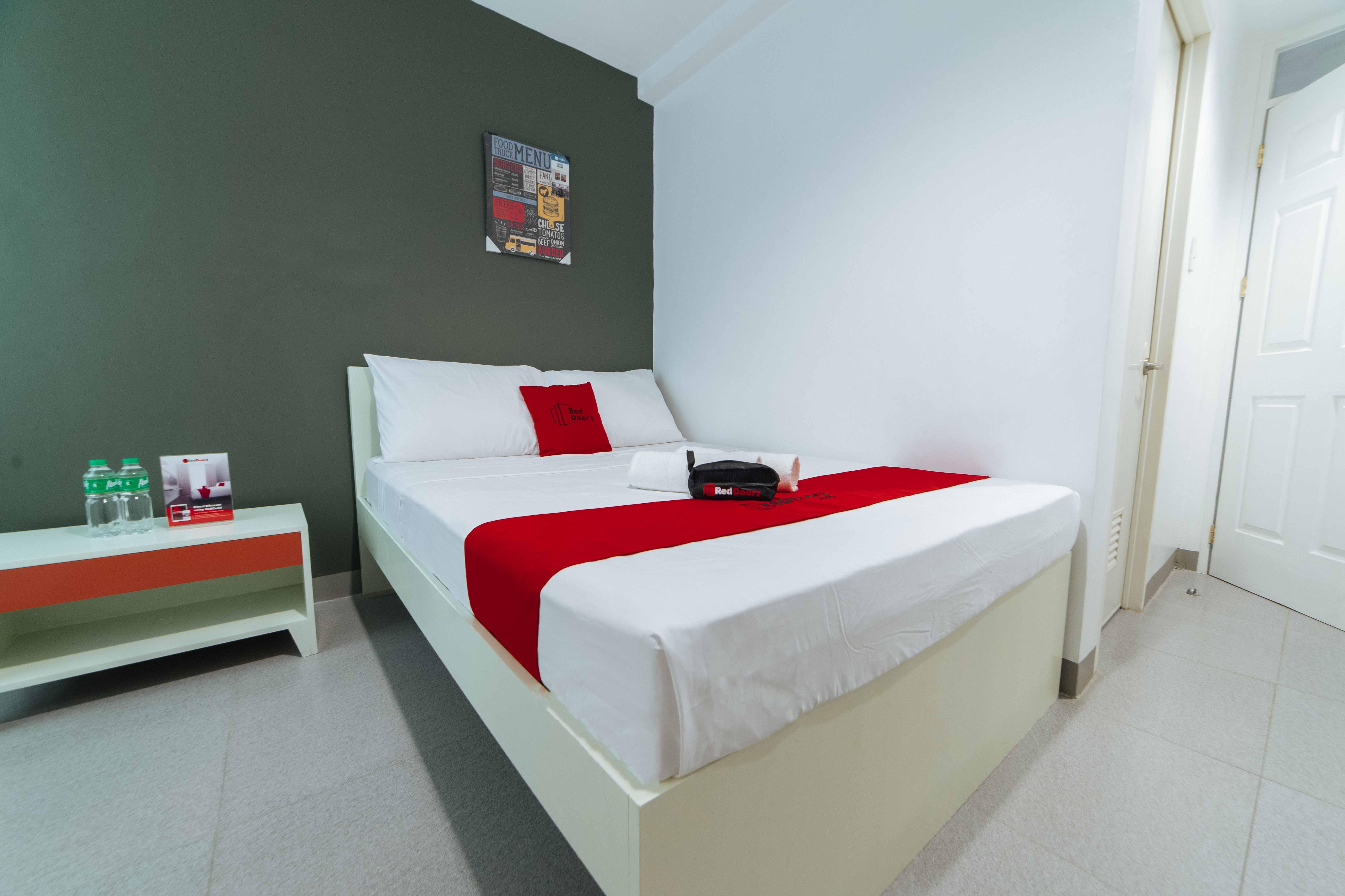 Reddoorz Plus @ Roxas Street Davao City Екстериор снимка